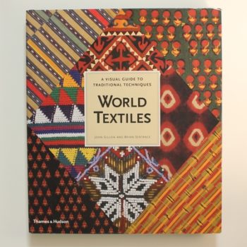 World Textiles: A Visual Guide to Tra: A Visual Guide to Traditional Techniques