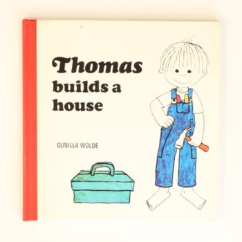 Thomas Builds a House
